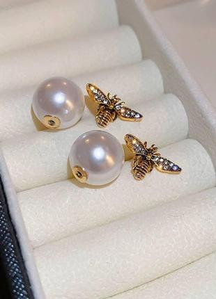 Сережки женские с жемчуженой / серьги-гвоздики "bee charm studs" / медицинская сталь / двойные серьги
