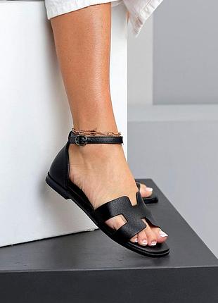 Чорні жіночі босоніжки під бренд жіночі босоніжки на плоскій підошві