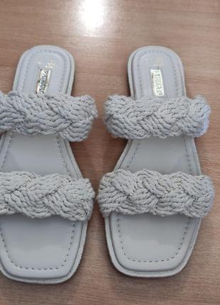 Плетені шльопанці