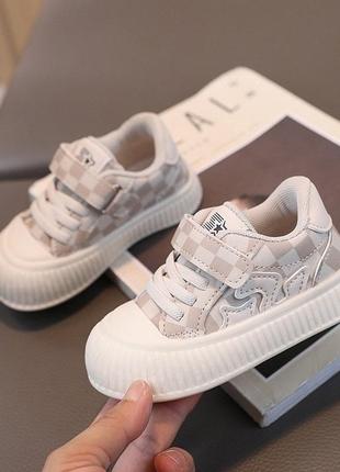 Стильні кросівки для дівчаток та хлопчиків.