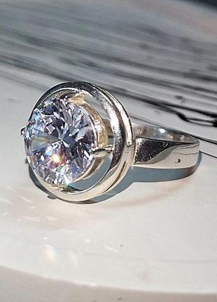 Серебряное кольцо с фианитом, разм. 19