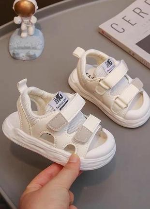 🛍стильні босоніжки для маленьких ніжок