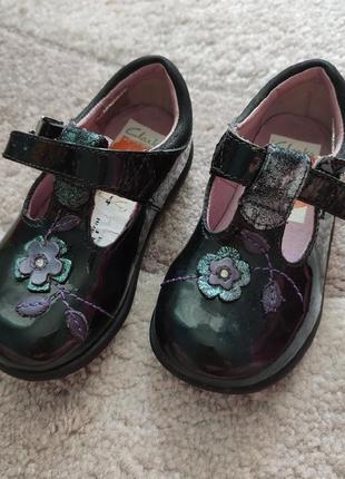 Туфельки на девочку clarks