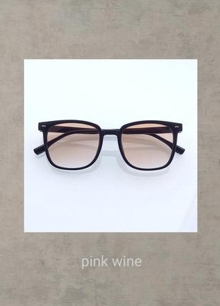 Легкі сонцезахисні об_човники "pink wine" unisex із градієнтним заливанням лінз, у матовій оправі.
🔎 #о_окулярі #о_окулярі