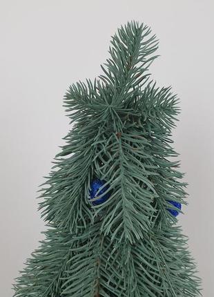 Елка 60 см. искусственные голубая елка. ель голубая елочка офисная. елки на деревянной подставке маленькие5 фото