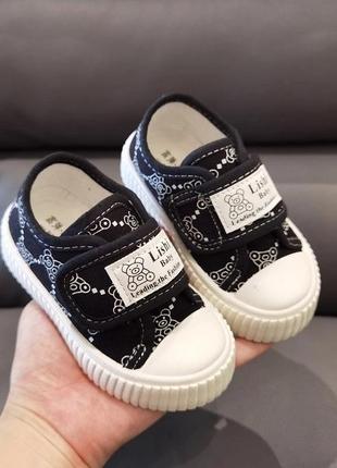 🔹стильні кеди для маленьких ніжок.