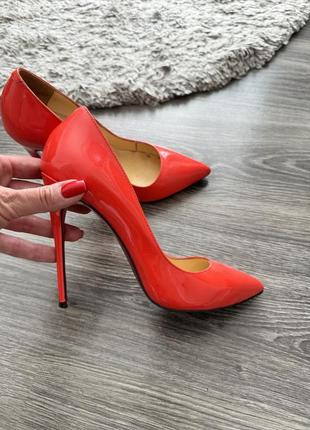 Неймовірні туфлі-лодочки в стані нових