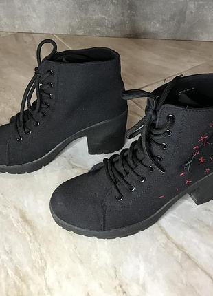 💙💛женские ботинки черного цвета с вышивкой💙💛