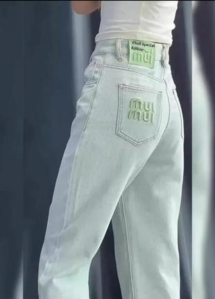 Жіночі прямі джинси в стилі miu miu