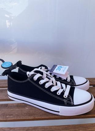 Новые кеды под conders от британского бренда primark