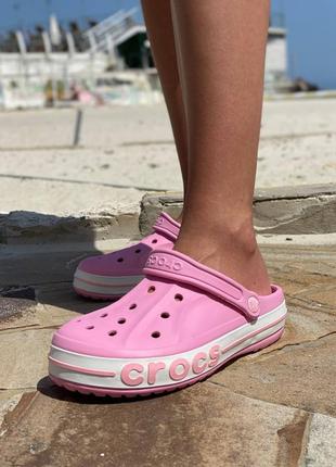 Женские шлепанцы crocs pink logo <unk> smb