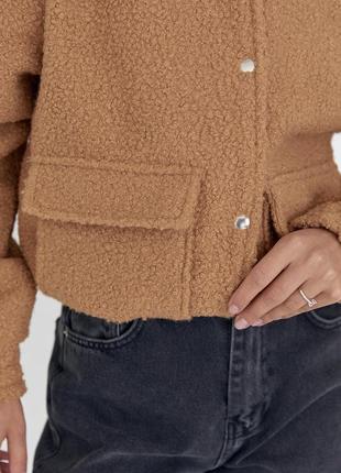 Женская куртка из букле на кнопках - коричневый цвет, l (есть размеры)4 фото