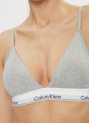 Бюстгальтер с чашками calvin klein m