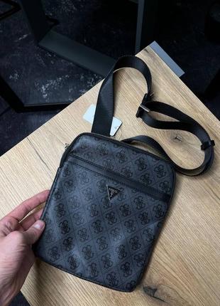 Легендарний месенджер від бренду guess