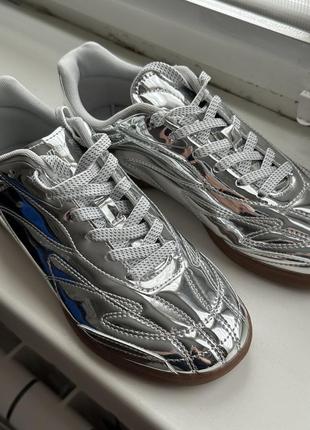 Металические кроссовки бершка