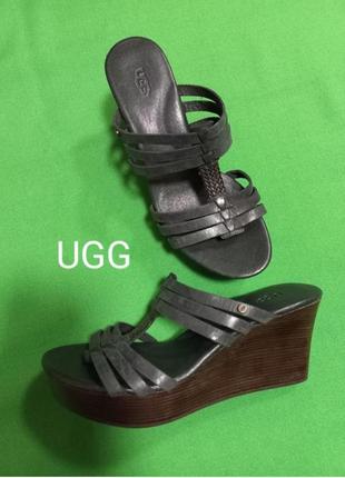 Шкіряні шльопанці на танкетці ugg