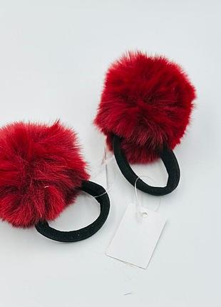 Резинка для волос с меховым шариком