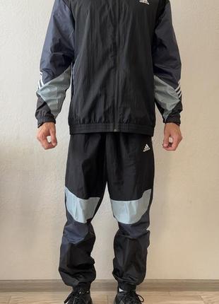 Спортивный костюм adidas