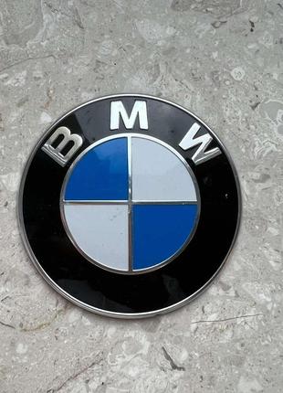 Емблема переднього бампера bmw5 f10 f11 82mm оригінал 705779405