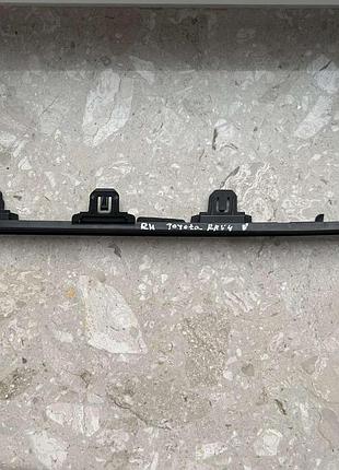 Hакладка  бампера права toyota rav4 v 53123-42020