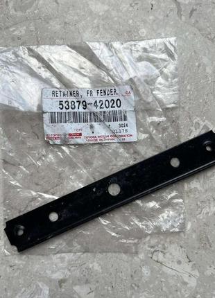 Кронштейн підкрилка переднього крила toyota 53879-42020