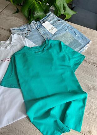 Стильная яркая футболка