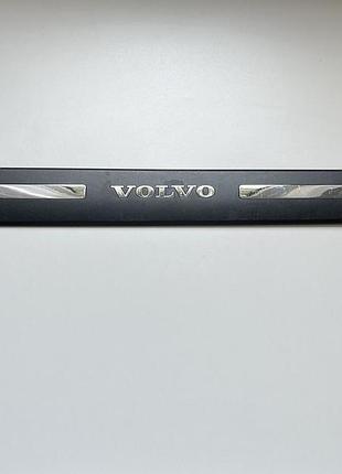 Передня ліва накладка volvo xc60 13-17 31349002