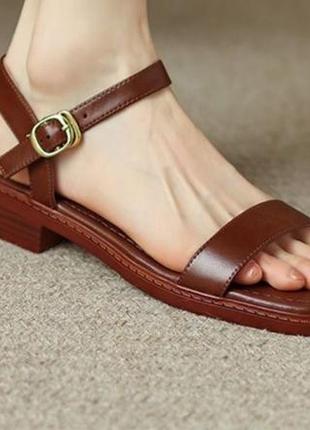 Неймовірні шкіряні босоніжки в наявності5 фото