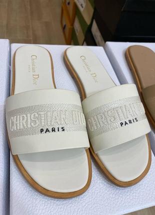 Шльопки в стилі dior