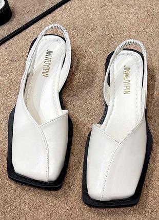 Трендові шкіряні босоніжки в наявності7 фото