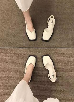 Трендові шкіряні босоніжки в наявності5 фото