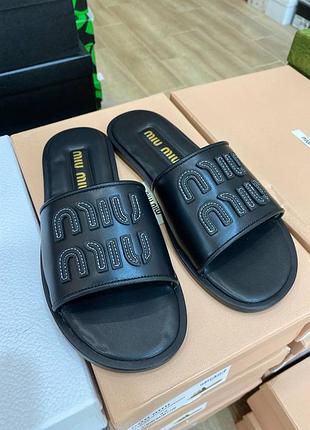 Шльопки в стилі miu miu