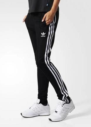 Оригінальні чорні спортивні штани adidas code originals supergirl track pants chicago aj8456