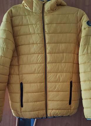 Мужская курткаync89,длина 63см,ширина 54см,длига рукава от плеча 62см