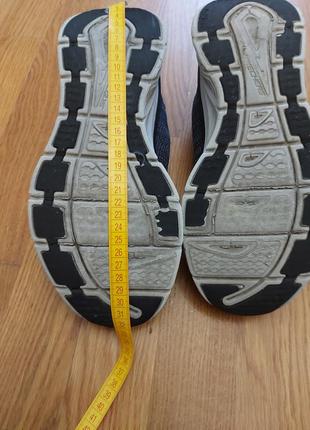 Кросівки чоловічі