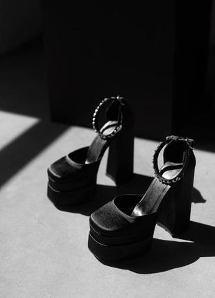 ▪️жіночі атласні чорні туфлі босоніжки versace bratz високий каблук висока танкетка платформа