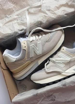 Женские кроссовки new balance
