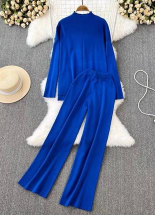 Стильний костюм вільного крою