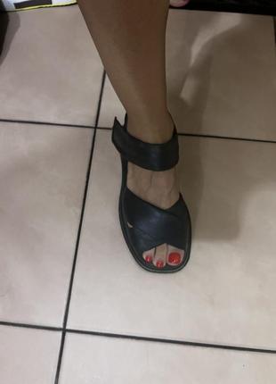 Шкіряні босоніжки