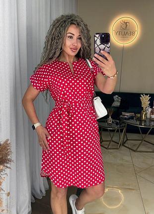 Червона жіноча сукня