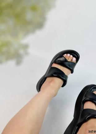 Шльопанці на високій підошві5 фото
