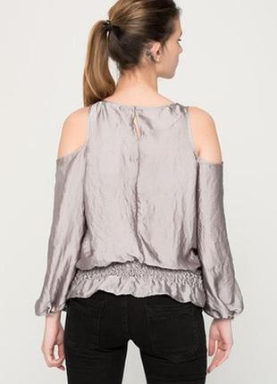 Сатиновая блуза атласная блузка топ с вырезами на плечах объемными рукавами