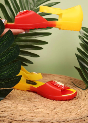 Босоніжки дитячі 2