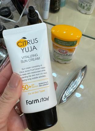 Крем citrus yuja vitalizing sun має захист від сонця 50+