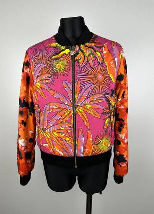 В продаже шикарный бомбер от versace