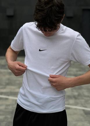 Футболки nike center logo t-shirt