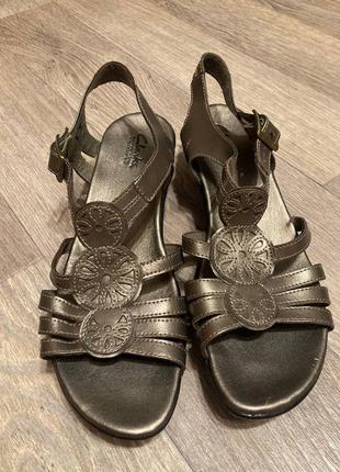 Брендовые женские босоножки clarks