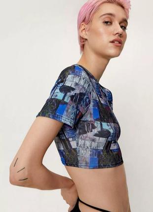 Короткий топ з абстрактним принтом nasty gal