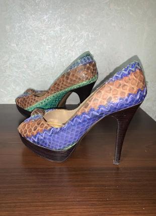Stuart weitzman туфли из кожи питона р.36