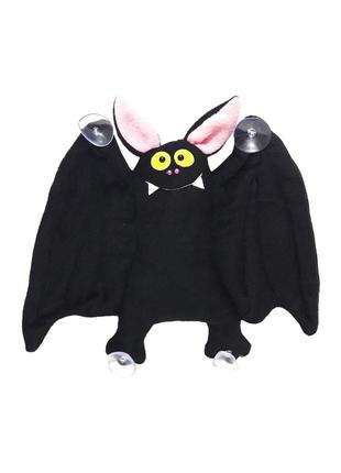 Летучая мышь на присосках в авто от солнца